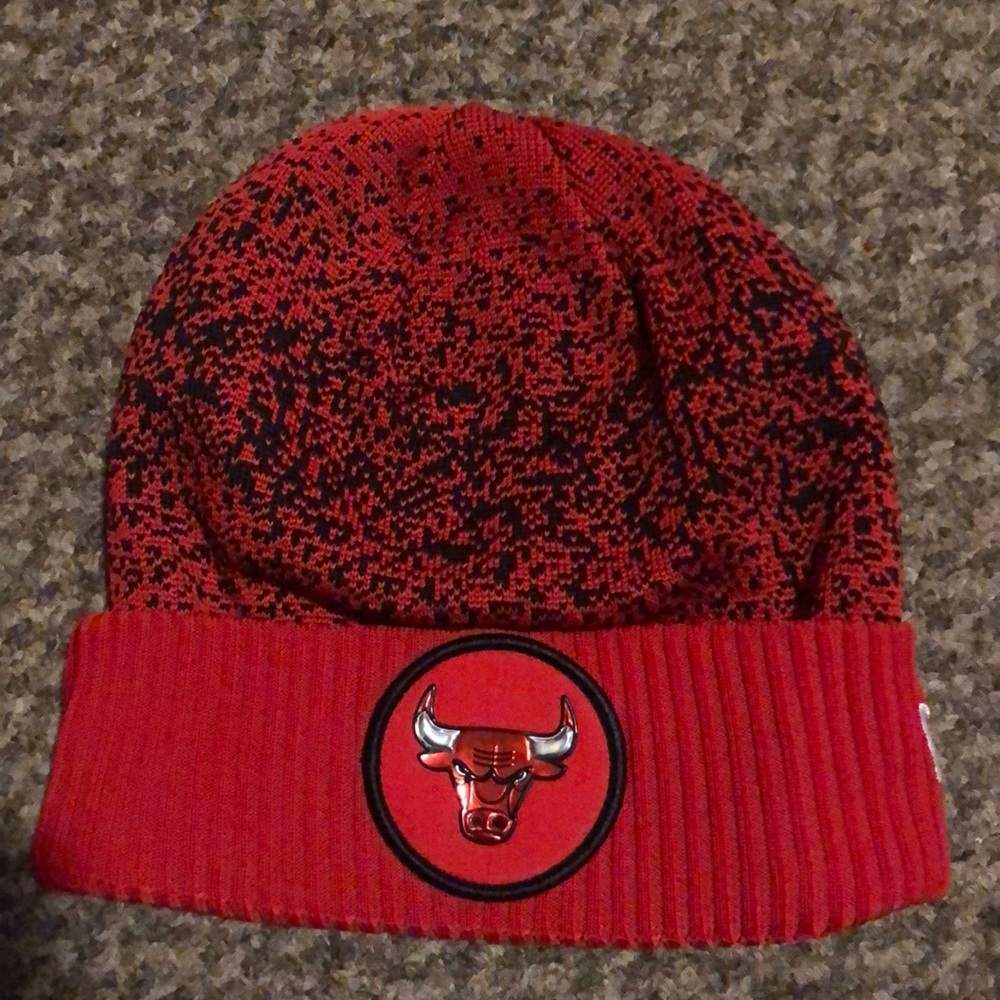 New Era Chicago Bulls Beanie (Red)